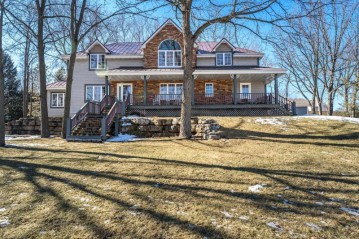 4740 Riverside Rd, Waterford, WI 53185