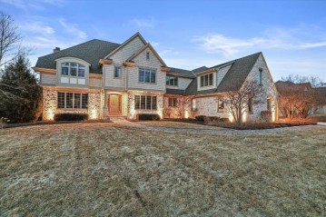 3150 W Grace Ave, Mequon, WI 53092-2859