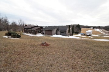 W6905 Patchin Rd, Wyocena, WI 53954-9527