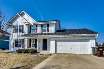 249 Cotton Grass Ln, Walworth, WI 53184-9400