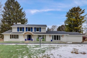 W53N934 Hawthorne Ln, Cedarburg, WI 53012-1608