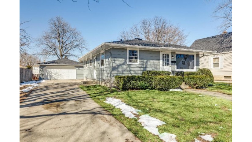 2718 25th Ave Kenosha, WI 53140 by EXP Realty, LLC~MKE $254,900