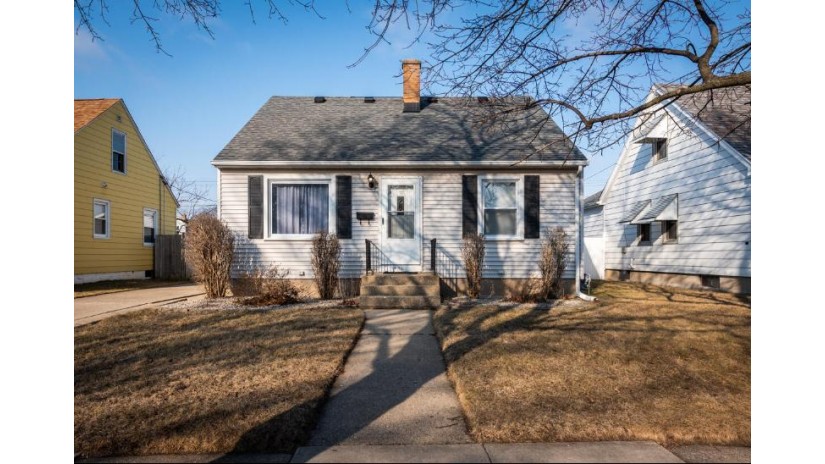 7806 18th Ave Kenosha, WI 53143 by Cove Realty, LLC $225,000