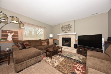 2440 W Crabapple Ln 1, Oak Creek, WI 53154-7602