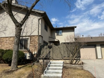 N76W14600 Fairfield Ct, Menomonee Falls, WI 53051-4358