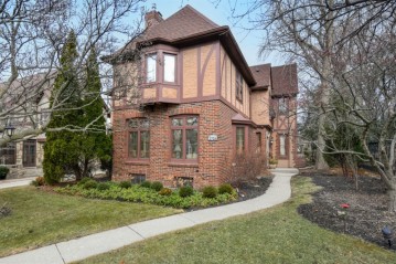 2726 E Shorewood Blvd, Shorewood, WI 53211-2458