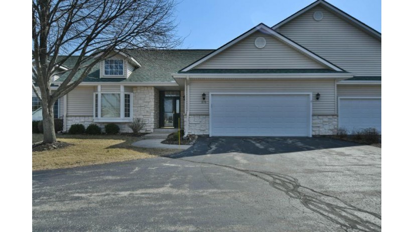 275 Cardinal Ln Hartland, WI 53029 by Redefined Realty Advisors LLC $399,900