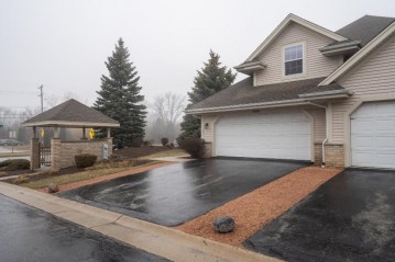 4800 S Waterview Ct, Greenfield, WI 53220-4856