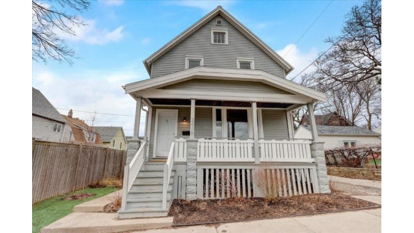 2416 E Bennett Ave Milwaukee, WI 53207 by Keller Williams Realty-Milwaukee North Shore $275,000