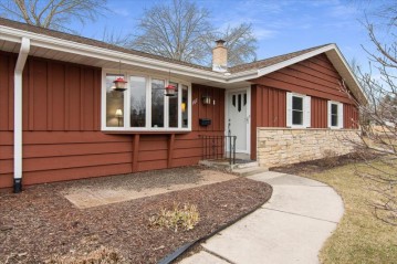 107 E James Dr, Port Washington, WI 53074