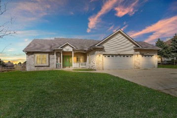 2134 Deer Run Dr, Delavan, WI 53115