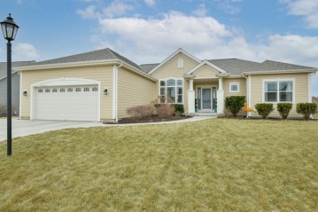 W136N6115 Weyer Farm Dr, Menomonee Falls, WI 53051-3010