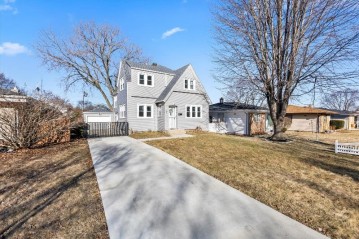 4209 N 67th St, Milwaukee, WI 53216-1108