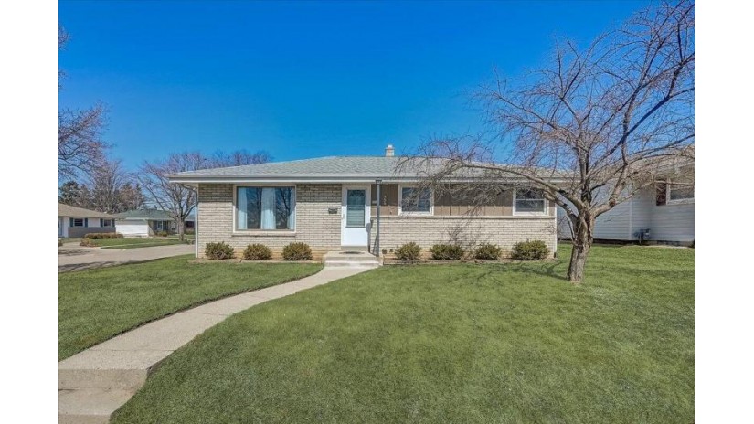 2916 E Belsar Ave Cudahy, WI 53110 by First Weber Inc - Delafield $229,000