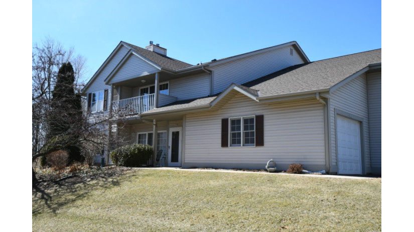 153 Bur Oak Ln C Grafton, WI 53024 by Shorewest Realtors $225,000