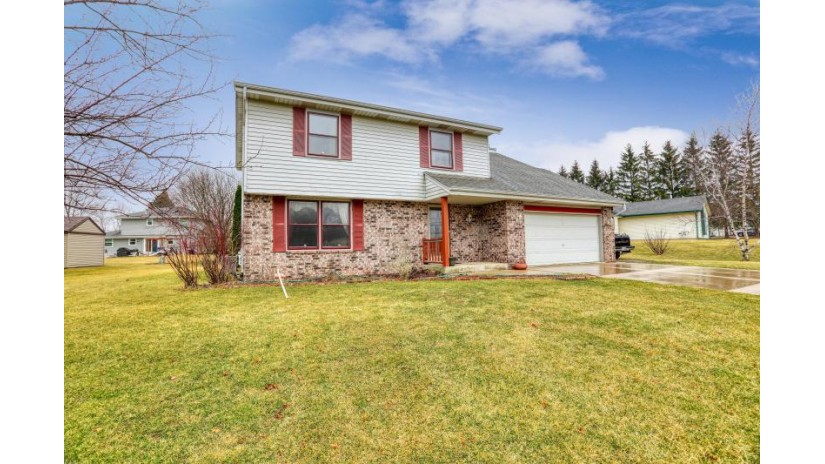 7970 S North Cape Rd Franklin, WI 53132 by reThought Real Estate $415,000