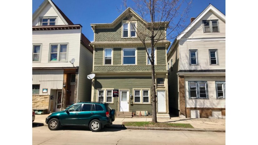 812 E Clarke St 814 Milwaukee, WI 53212 by Coldwell Banker Realty $410,000