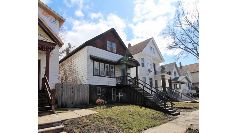 2242 S 17th St 2244 Milwaukee, WI 53215 by Redefined Realty Advisors LLC $69,900