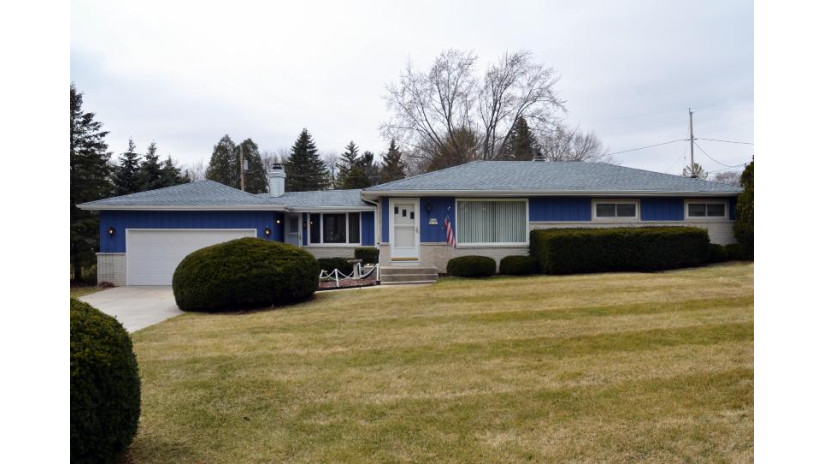 W149N6183 Pocahontas Dr Menomonee Falls, WI 53051 by Coldwell Banker HomeSale Realty - Wauwatosa $299,900