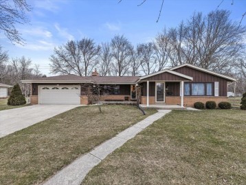 4887 Sutton Ln, Greendale, WI 53129-2026