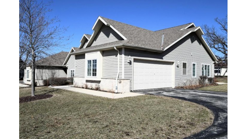 5353 S Butterfield Way Greenfield, WI 53221 by RE/MAX Realty Pros~Brookfield $299,900
