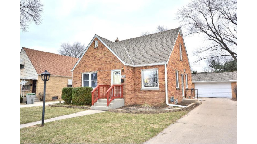 3830 N 88th St Milwaukee, WI 53222 by First Weber Inc - Brookfield $219,900