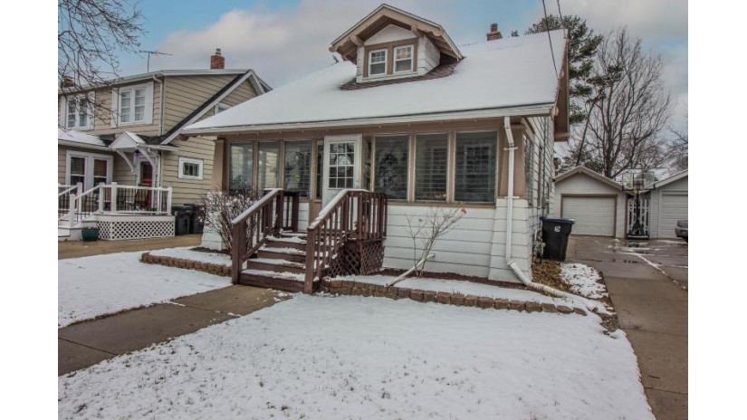 728 Linden St Waukesha, WI 53186 by Redefined Realty Advisors LLC - 2627325800 $264,900