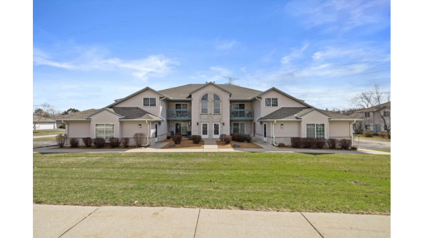 1029 Guthrie Rd 4 Waukesha, WI 53186 by Shorewest Realtors $199,100