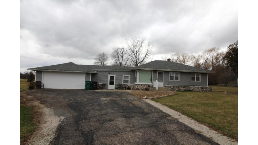 W126N7009 Highland Dr Menomonee Falls, WI 53051 by Coldwell Banker HomeSale Realty - Wauwatosa $295,000