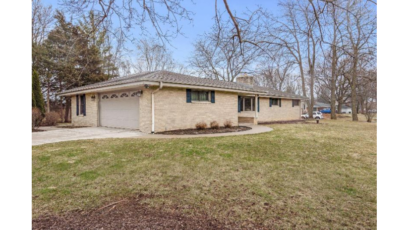 3460 Bermuda Blvd Brookfield, WI 53045 by RE/MAX Realty Pros~Milwaukee $414,500