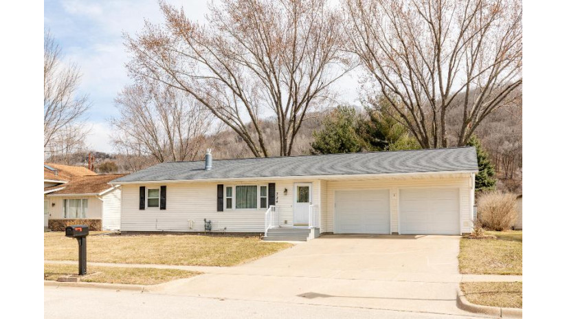 724 14th Ave N Onalaska, WI 54650 by Coldwell Banker River Valley, REALTORS $229,900