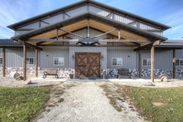 7100 Town Line Rd, Waterford, WI 53185
