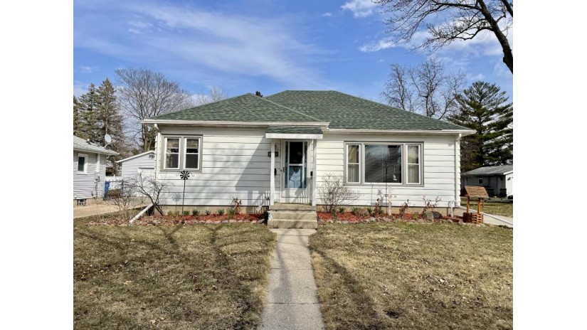 1411 Neenah St Watertown, WI 53094 by Realty Executives Platinum $230,000