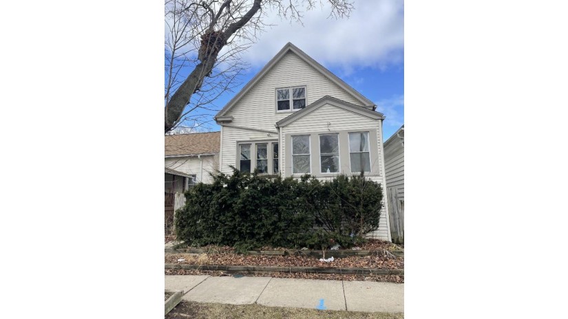 1615 S 29th St Milwaukee, WI 53215 by RE/MAX Realty Pros~Milwaukee $115,000