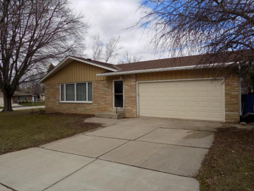 3514 Great Elms Ln, Racine, WI 53405-4532