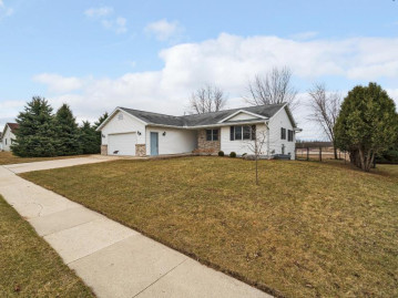 318 Torrison Dr, Valders, WI 54245