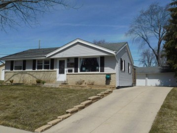 N85W14532 Manchester Dr, Menomonee Falls, WI 53051-3224