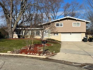 2743 Mayfair Ct, Wauwatosa, WI 53222