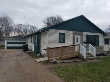 1207 Center St, Union Grove, WI 53182