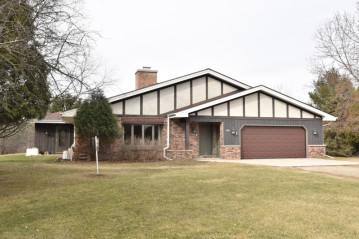 8851 Valley Vista Trl, Farmington, WI 53040-9759