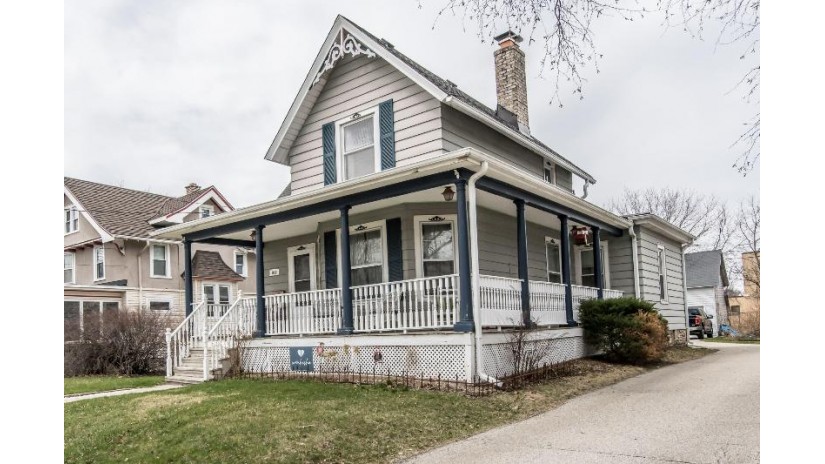 812 Lincoln Ave Waukesha, WI 53186 by Premier Point Realty LLC $239,900