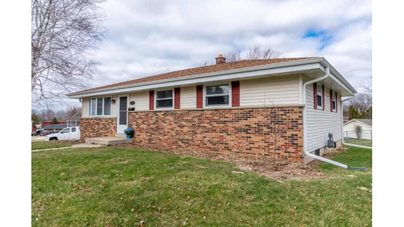 1222 Adams St West Bend, WI 53090 by Shorewest Realtors $259,900