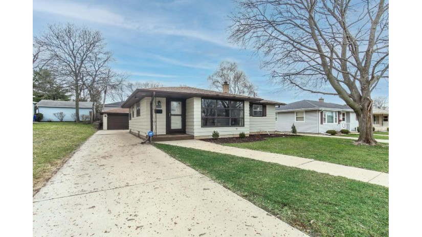 6058 41st Ave Kenosha, WI 53142 by eXp Realty $219,900