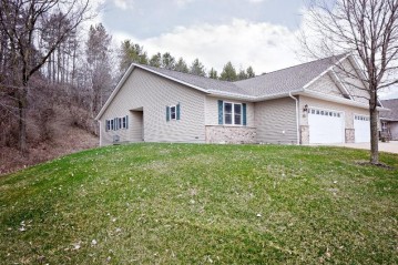 705 Prospect Dr 1, Kewaskum, WI 53040-9396