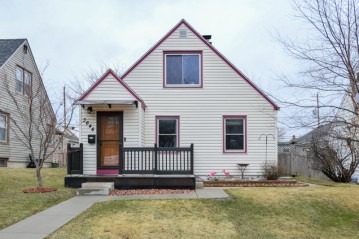 3646 S 17th St, Milwaukee, WI 53221-1652