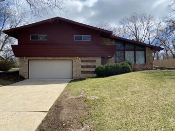 4552 N Delco Ave, Wauwatosa, WI 53225-4423