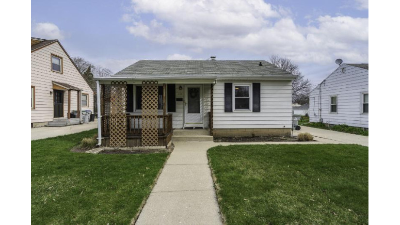 6122 W Idaho St Milwaukee, WI 53219 by Keller Williams Realty-Milwaukee North Shore $129,900