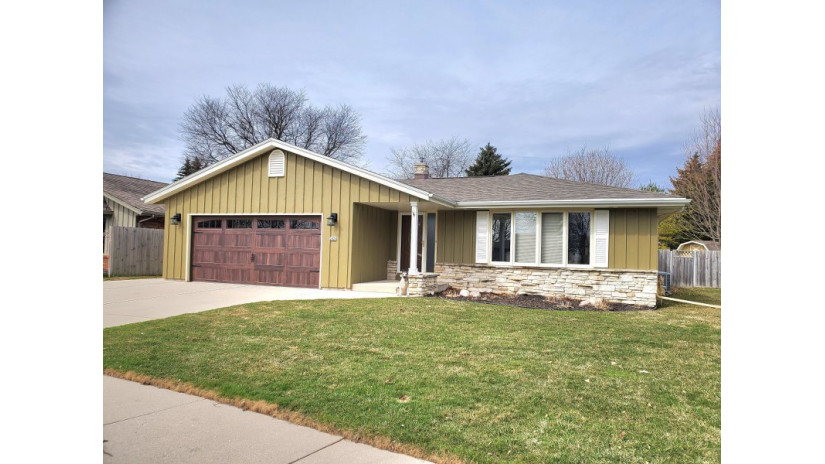 2424 W Mark Dr Sheboygan, WI 53083 by Shorewest Realtors $310,000