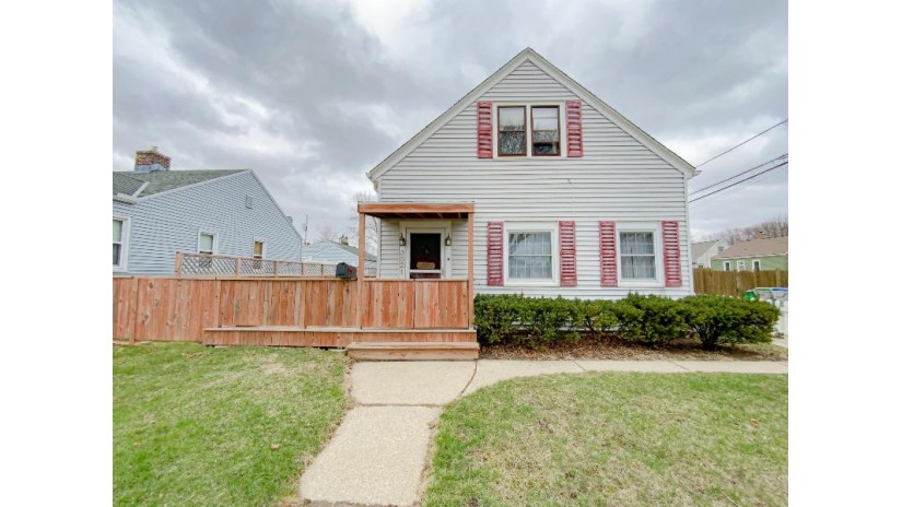 3521 S Logan Ave Milwaukee, WI 53207 by Lake Country Flat Fee $269,900