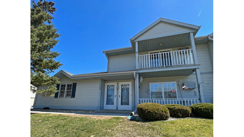 724 Worthington Ct D West Bend, WI 53090 by Shorewest Realtors $168,000